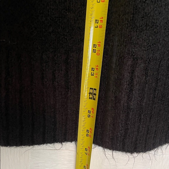 GB Black Sweater with Je Ne Sais Quoi Size Medium PTP 23”-28” NWT - Picture 7 of 7